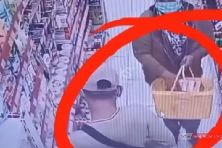 Video Viral Kelompok Ibu-ibu dan Seorang Pria Mencuri Susu dan Produk Kosmetik di Minimarket Semarang, Netizen: Tidak Bersyukur.