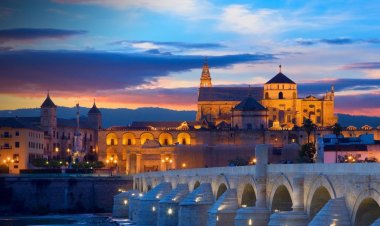 Sejarah Islam di Andalusia: Kejayaan Intelektual, Kebudayaan Multikultural, dan Warisan Abadi