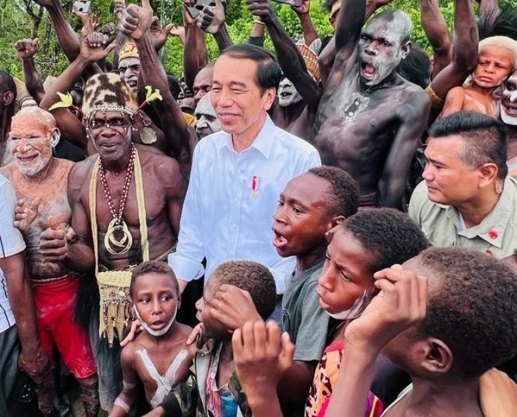 PRESIDEN JOKOWI RESMIKAN BANDARA EWER DI ASMAT PAPUA : PENTING SEKALI !