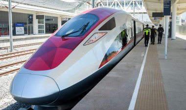 Whoosh Menggebrak: Lonjakan Penumpang Mengejutkan di Awal Operasional!