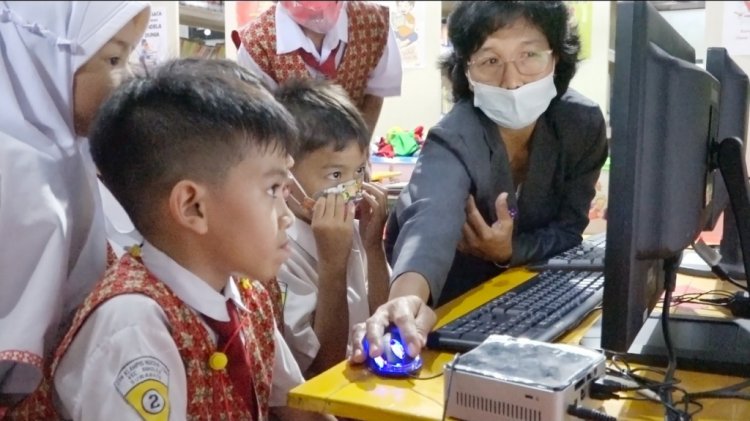 Pengenalan Literasi Digital di SD: Kominfo Siap Membimbing Generasi Digital Indonesia