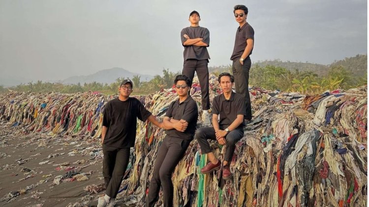 Merespons Pandawara Group, Pemkab Sukabumi Bersihkan Pantai Loji Lebih Dulu