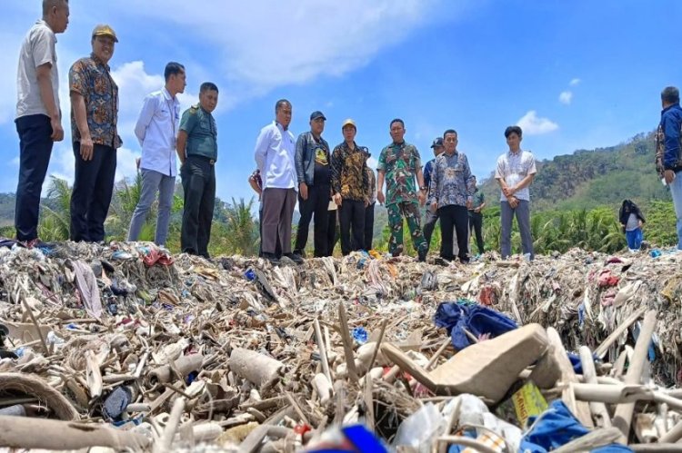 Ribuan Sukarelawan Bersihkan Pantai Cibutun Pesisir Loji di Sukabumi: Respons Terhadap Viralnya Ajakan Membersihkan