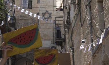 Semangka Sebagai Simbol Dukungan Palestina: Dari Pelarangan Bendera ke Ikona Perlawanan