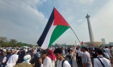 Peserta Aksi Damai Bela Palestina Tinggalkan Monas Tanpa Sampah: Masyarakat Indonesia Menunjukkan Kesadaran Lingkungan dalam Protes Damai