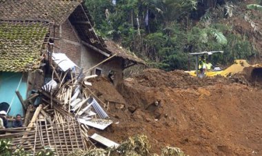 Longsor Mengerikan di Bogor, Rumah Warga Tertimbun, BNPB Beri Peringatan Khusus