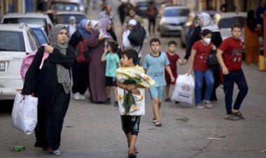 Krisis Kemanusiaan Gaza: Puluhan Ribu Warga Palestina Mengungsi dengan Berjalan Kaki, Perjuangan Mereka dalam Menyelamatkan Nyawa