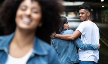 Misteri 'Backburner': Fenomena Hubungan Cadangan yang Merambah Dunia Media Sosial"