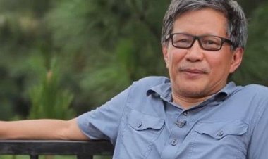 Rocky Gerung Umumkan Status Tersangka di Hadapan Ganjar Pranowo Terkait Kasus 'Bajingan Tolol'