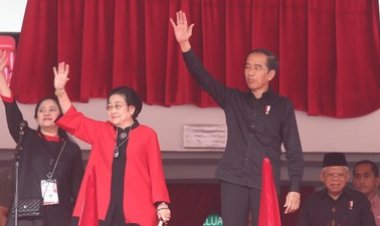 Kontroversi Dukungan Politik: Mayoritas Publik Merasa Sikap Jokowi Terhadap PDIP Kurang Pantas