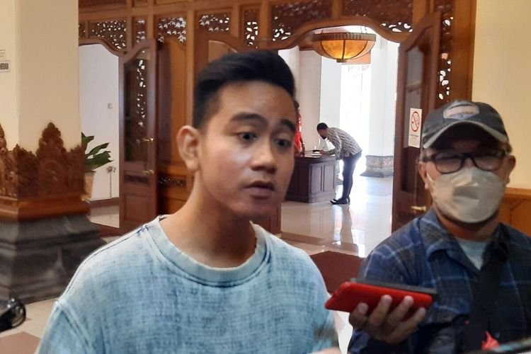 Gibran Rakabuming Raka Buka Suara Terkait Kontroversi Ijazah Palsu Di