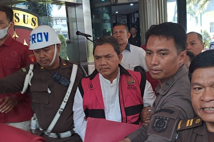 Anggota BPK Achsanul Qosasi Ditetapkan Sebagai Tersangka Korupsi Menara BTS