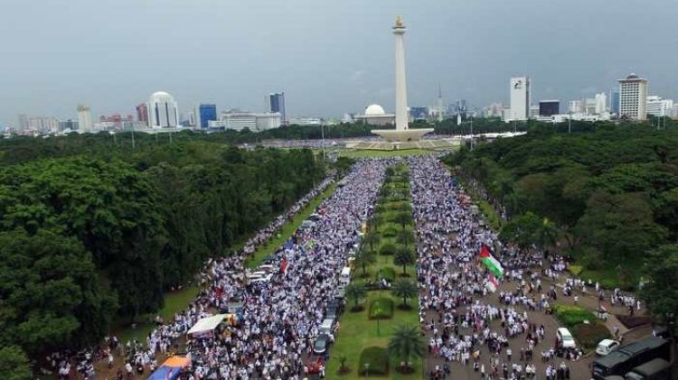 Peserta Aksi Damai Bela Palestina Tinggalkan Monas Tanpa Sampah