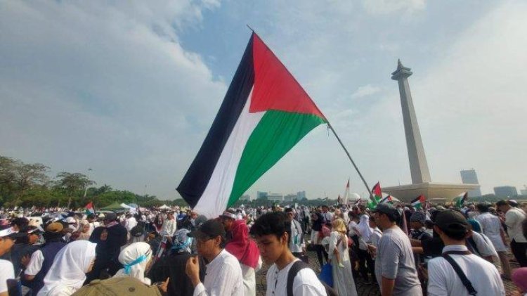 Peserta Aksi Damai Bela Palestina Tinggalkan Monas Tanpa Sampah: Masyarakat Indonesia Menunjukkan Kesadaran Lingkungan dalam Protes Damai