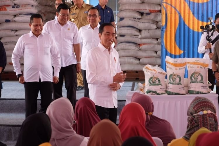 Jokowi Berikan Bansos 22 Juta Rakyat Miskin, Termasuk Bantuan Stunting