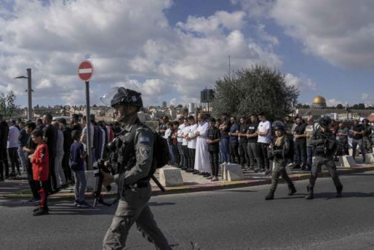 Aksi Biadab Tentara Israel: Granat Meledak di Masjid Tepi Barat Saat Azan, IDF Skors Pelaku
