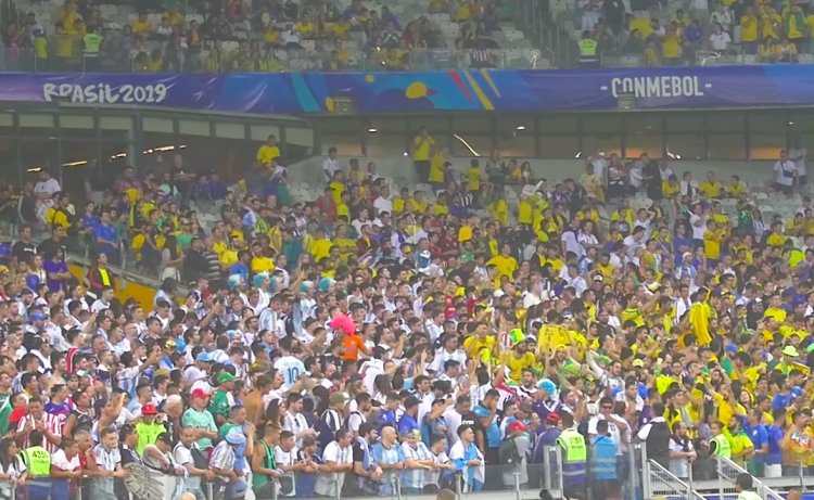 Kerusuhan Suporter Guncang Stadion Maracana, Pertandingan Brasil vs Argentina Tertunda