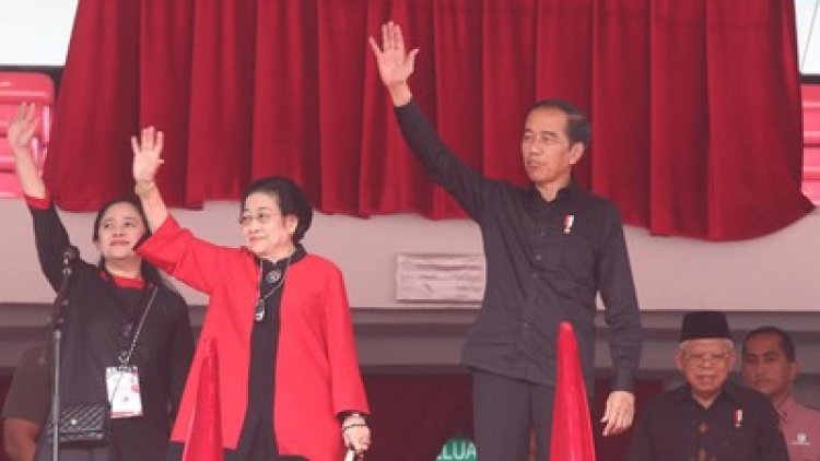 Kontroversi Dukungan Politik: Mayoritas Publik Merasa Sikap Jokowi Terhadap PDIP Kurang Pantas