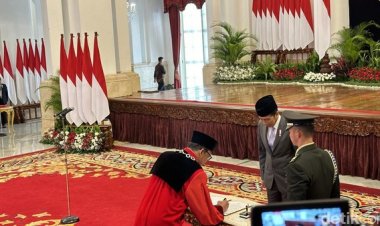 Presiden Jokowi Lantik Ridwan Mansyur Sebagai Hakim MK, Pengganti Manahan Sitompul yang Memasuki Masa Pensiun