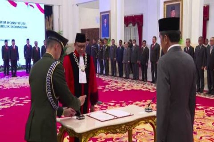 Presiden Jokowi Lantik Ridwan Mansyur sebagai Hakim MK Menggantikan Manahan Sitompul