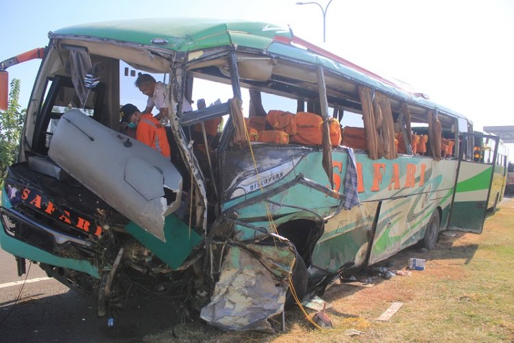 Tragedi Kecelakaan Maut di Tol Cipali, 7 Penumpang Bus Tewas