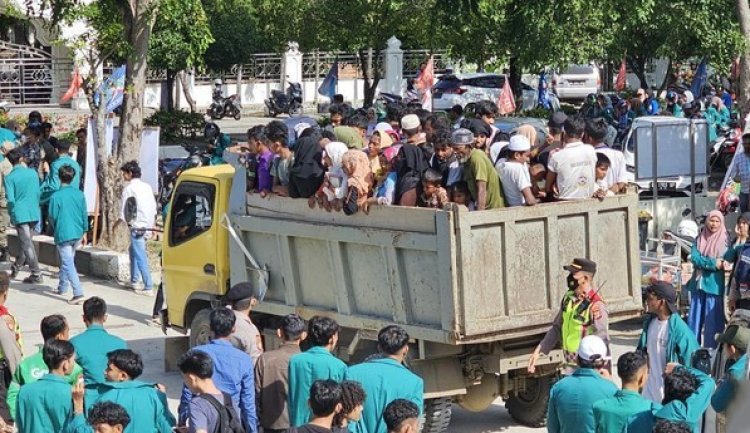 Ratusan Mahasiswa Usir Pengungsi Rohingya dari Gedung BMA Aceh