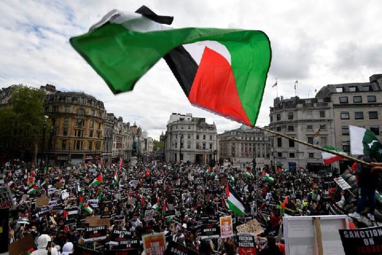Dibalik Kebebasan Berpendapat: Mengapa Negara Barat Melarang Demonstrasi Solidaritas Palestina?