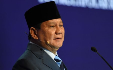 Andi Arief Beberkan Rincian: Tekanan Eksternal yang Mempengaruhi Keputusan Prabowo Subianto.