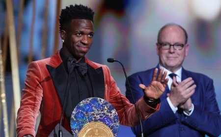 Vinicius Jr. Raih Penghargaan Socrates Award dan Bersumpah Melawan Rasisme di Dunia Sepakbola