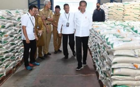 Jokowi Berencana Lanjutkan Program Bansos Beras Hingga Juni 2024