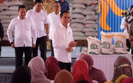 Jokowi Guyur 22 Juta Rakyat Miskin 60 kg Beras Gratis Sampai Juni 2024