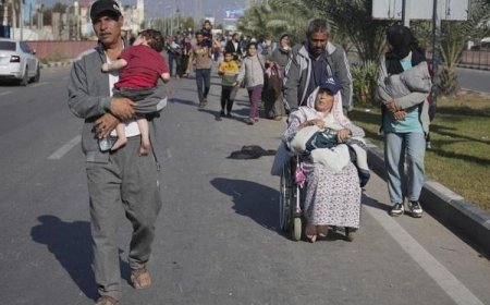 Krisis Kemanusiaan Gaza: Puluhan Ribu Warga Palestina Mengungsi dengan Berjalan Kaki, Perjuangan Mereka dalam Menyelamatkan Nyawa