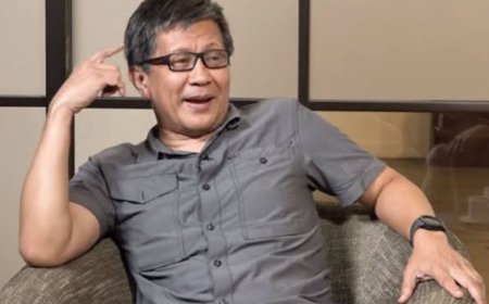 Rocky Gerung Umumkan Status Tersangka di Hadapan Ganjar Pranowo Terkait Kasus 'Bajingan Tolol'