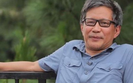 Rocky Gerung Nyatakan Status Tersangka di Depan Ganjar Pranowo Terkait Kasus 'Bajingan Tolol'