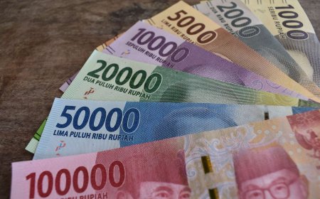 Rupiah Menguat di Awal Pekan Berkat Sinyal Pelonggaran Kebijakan The Fed dan Neraca Perdagangan Positif