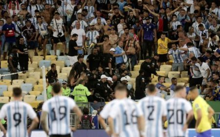 Kerusuhan Suporter Gagalkan Laga Brasil vs Argentina, Messi Cs Tinggalkan Lapangan dalam Protes
