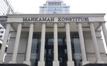 Mahkamah Konstitusi Pertahankan Syarat Usia Capres-Cawapres, Menolak Gugatan Uji Materi