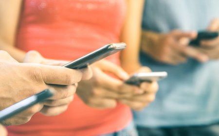 Perubahan UU ITE Terbaru: Akun Medsos Bisa Ditutup Sementara, Perlindungan Hak Asasi atau Kesewenang-wenangan?