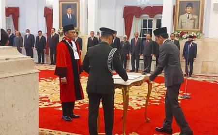 Presiden Jokowi Lantik Ridwan Mansyur Sebagai Hakim MK, Pengganti Manahan Sitompul yang Memasuki Masa Pensiun