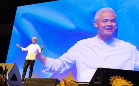 Ganjar Pranowo Meluncurkan Program Ambisius '1 Keluarga Miskin 1 Sarjana' di Sukoharjo: Transformasi Pendidikan Menuju Indonesia Emas 2045