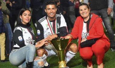  Ibu Ulang Tahun, Ronaldo Kadokan Porsche dan Beri Rolex ke Tamu
