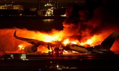 Pesawat Japan Airlines Menabrak dan Terbakar di Bandara Haneda, 5 Tewas