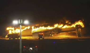 Pesawat Japan Airlines Tabrak dan Terbakar di Bandara Haneda Tokyo, 5 Awak Pesawat Penjaga Pantai Tewas