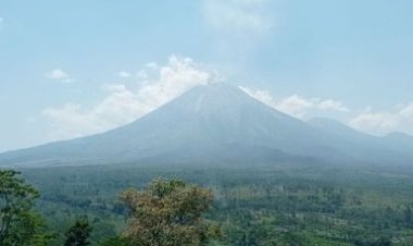 Gunung Semeru Erupsi: Ancaman Abu Setinggi 2.000 Meter, Warga Diimbau Waspada