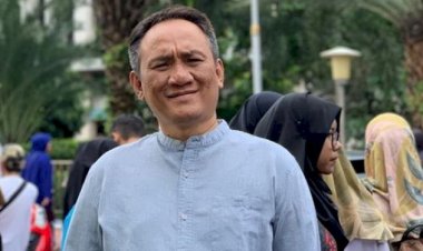 Andi Arief Demokrat Sindir Anies dan Ganjar sebagai Calon Presiden Lemah
