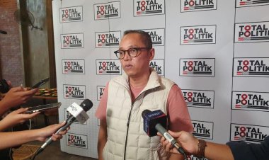 Kontroversi Pernyataan Jokowi: Politisi Elite PDIP Soroti Kontradiktif dan Elektabilitas Prabowo-Gibran Dituding 'Mandek'