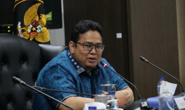 Misteri Salam Dua Jari di Mobil RI: Bawaslu Selidiki, Apakah Bu Iriana Pejabat Negara?