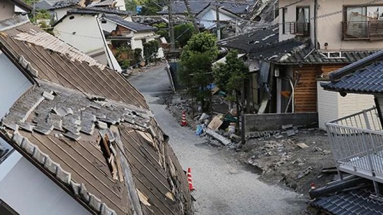 Gempa Bumi M 7,4 Guncang Jepang Tengah: Peringatan Tsunami 5 Meter Mengancam