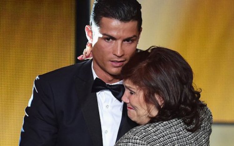 Cristiano Ronaldo Berikan Kado Kilat untuk Ibu Tercinta: Porsche Mewah dan Jam Rolex di Pesta Ulang Tahun