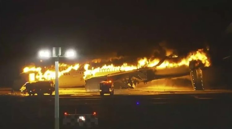 Pesawat Japan Airlines Tabrak dan Terbakar di Bandara Haneda Tokyo, 5 Awak Pesawat Penjaga Pantai Tewas